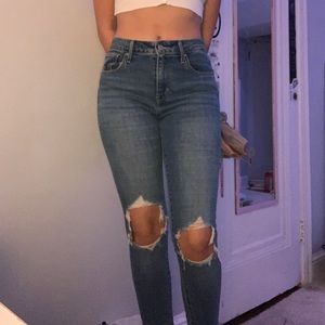 low waisted Levi’s jeans